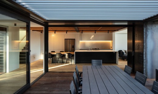 Evans Residence indoor courtyard