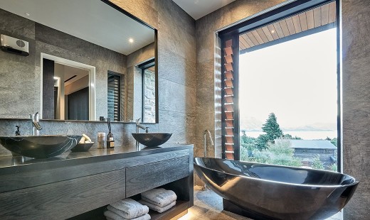Schist House - bathroom
