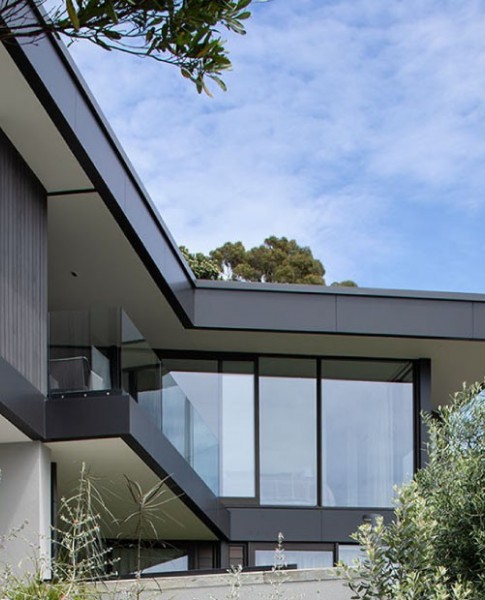 Sumner Residence - Glass windows and balcony